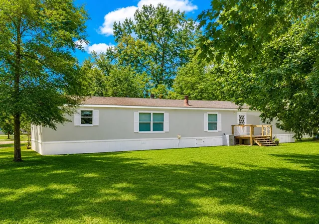 Photo 3 of Sale Pending at 17709 Pine View Dr, Conroe, TX 77302 | MLS# 31628950 | Listing updated on 2026-09-12