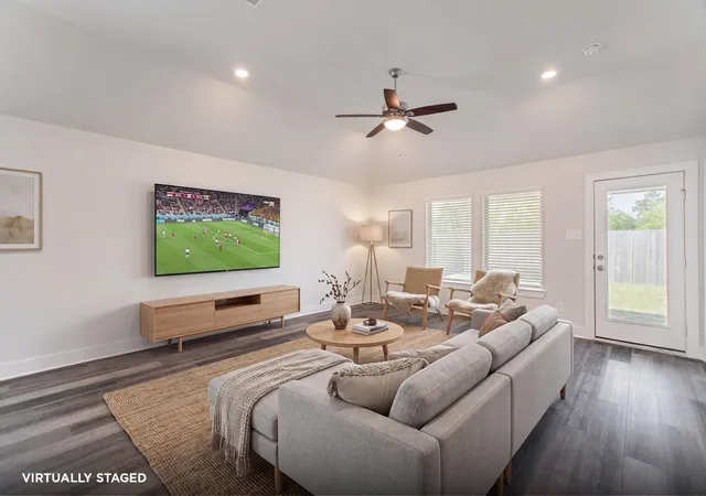 Photo 2 of Single family home for sale at 10289 S Goshawk Trl, Conroe, TX 77385 | MLS# 34166133 | Listing updated on 2026-09-14