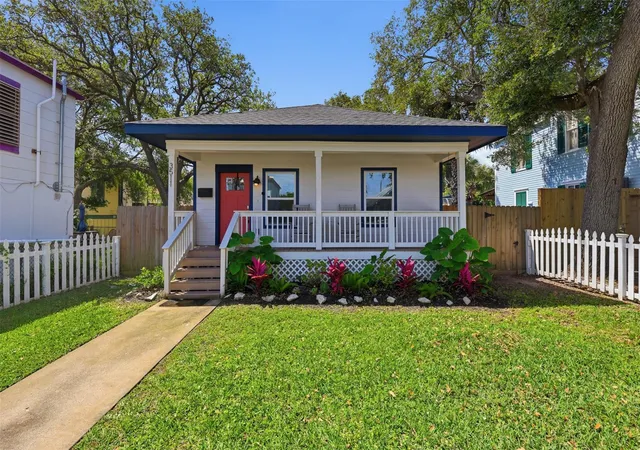 Photo 3 of Single family home for sale at 3511 Ave Q, Galveston, TX 77550 | MLS# 10179193 | Listing updated on 2026-09-13