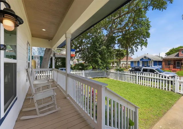 Photo 4 of Single family home for sale at 3511 Ave Q, Galveston, TX 77550 | MLS# 10179193 | Listing updated on 2026-09-13