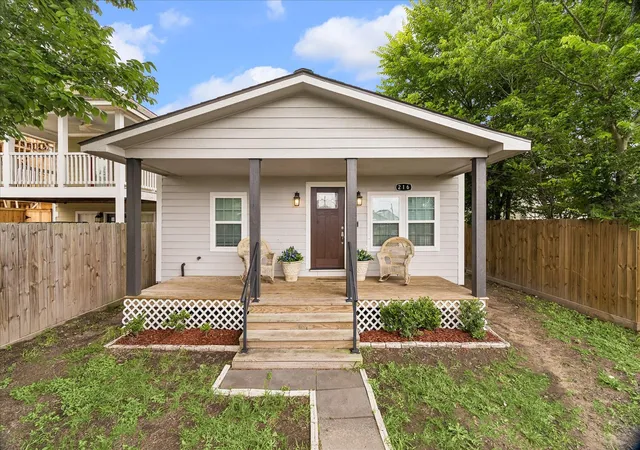 Photo 2 of Single family home for sale at 216 E 32nd Street, Houston, TX 77018 | MLS# 52845085 | Listing updated on 2026-09-11
