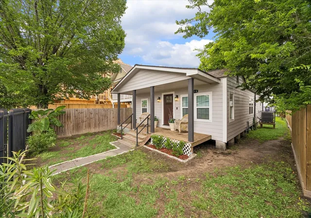 Photo 3 of Single family home for sale at 216 E 32nd Street, Houston, TX 77018 | MLS# 52845085 | Listing updated on 2026-09-11