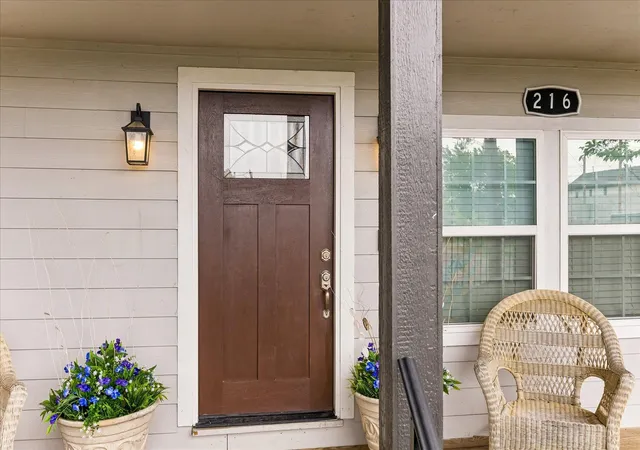 Photo 4 of Single family home for sale at 216 E 32nd Street, Houston, TX 77018 | MLS# 52845085 | Listing updated on 2026-09-11