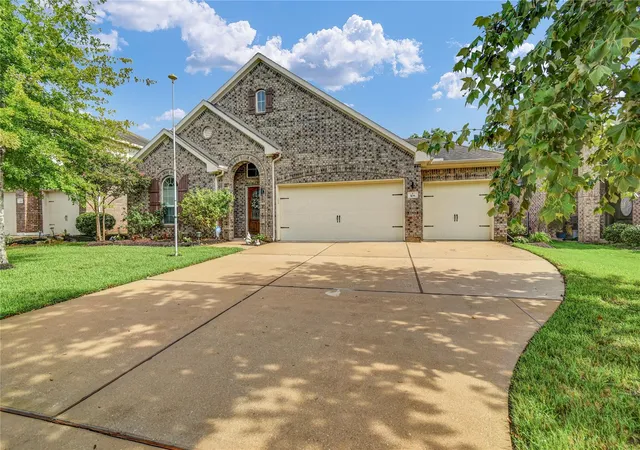 Photo 1 of Single family home for sale at 108 Woodridge Xing, Clute, TX 77531 | MLS# 2441018 | Listing updated on 2026-09-17