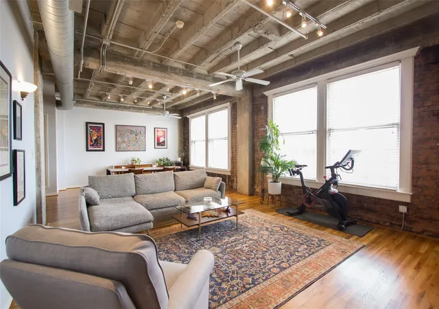 Photo 2 of Condo for sale at 201 Main St #4F, Houston, TX 77002 | MLS# 57734799 | Listing updated on 2026-09-11
