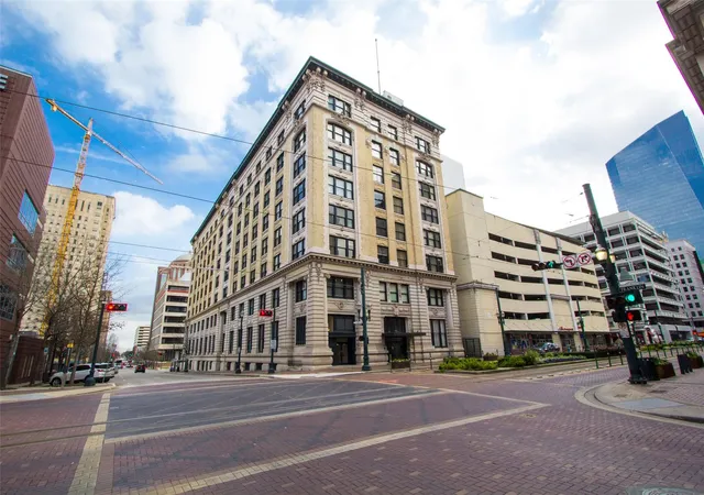Photo 3 of Condo for sale at 201 Main St #4F, Houston, TX 77002 | MLS# 57734799 | Listing updated on 2026-09-11