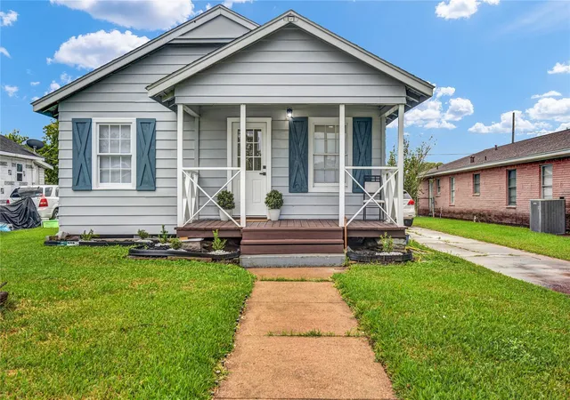 Photo 2 of Single family home for sale at 1127 W 4th Street, Freeport, TX 77541 | MLS# 74177513 | Listing updated on 2026-09-19