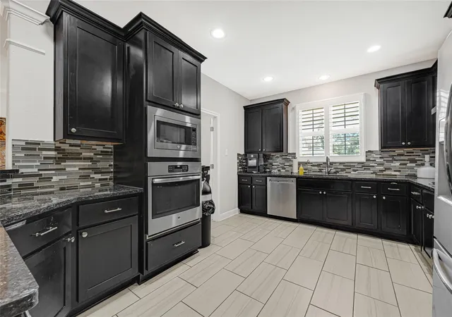 Photo 3 of Single family home for sale at 929 Oak St, Houston, TX 77018 | MLS# 35648484 | Listing updated on 2026-09-12