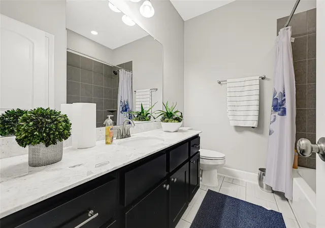 Photo 3 of Single family home for sale at 929 Oak St, Houston, TX 77018 | MLS# 35648484 | Listing updated on 2026-09-12
