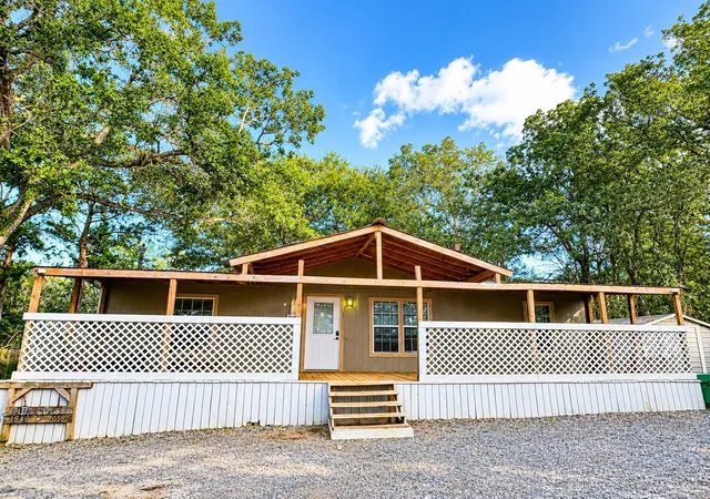 Photo 2 of Single family home for sale at 147 Alum Crk Dr, Cedar Creek, TX 78612 | MLS# 26170334 | Listing updated on 2026-09-06