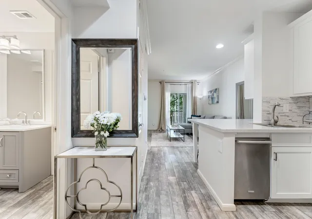 Photo 4 of Condo for sale at 3231 Allen Pkwy #5201, Houston, TX 77019 | MLS# 51339783 | Listing updated on 2026-09-13