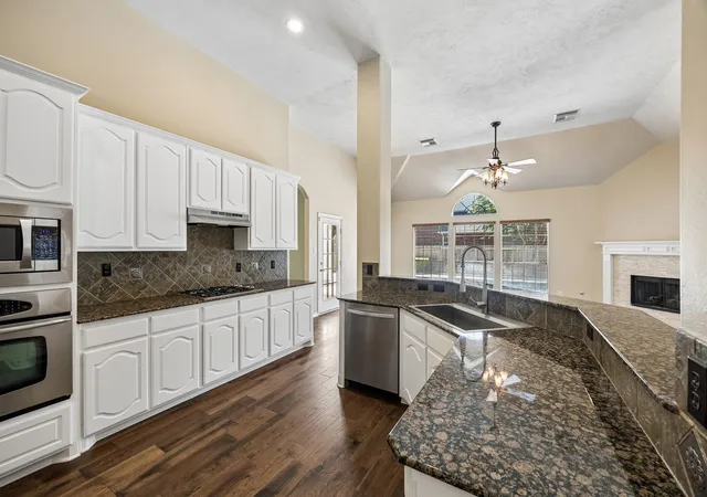 Photo 3 of Single family home for sale at 1007 Longdraw Dr, Katy, TX 77494 | MLS# 48027431 | Listing updated on 2026-09-11