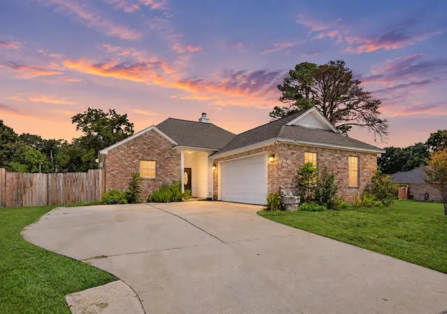 Photo 1 of Single family home for sale at 5110 Lakeshore Dr, Willis, TX 77318 | MLS# 81488954 | Listing updated on 2026-10-05