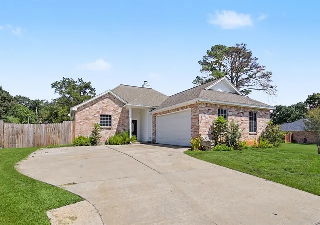 Photo 2 of Single family home for sale at 5110 Lakeshore Dr, Willis, TX 77318 | MLS# 81488954 | Listing updated on 2026-10-05