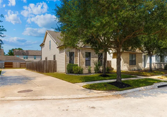 Photo 2 of Single family home for sale at 29711 Meridian Hl Dr, Spring, TX 77386 | MLS# 4986933 | Listing updated on 2026-09-12