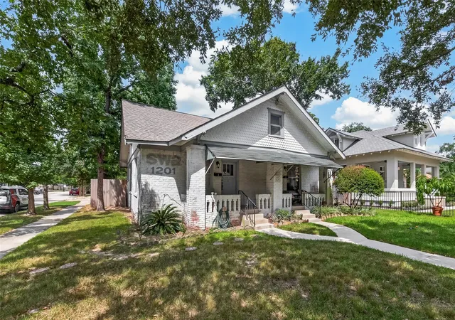 Photo 1 of Single family home for sale at 1201 Heights Blvd #2, Houston, TX 77008 | MLS# 10197753 | Listing updated on 2026-09-24