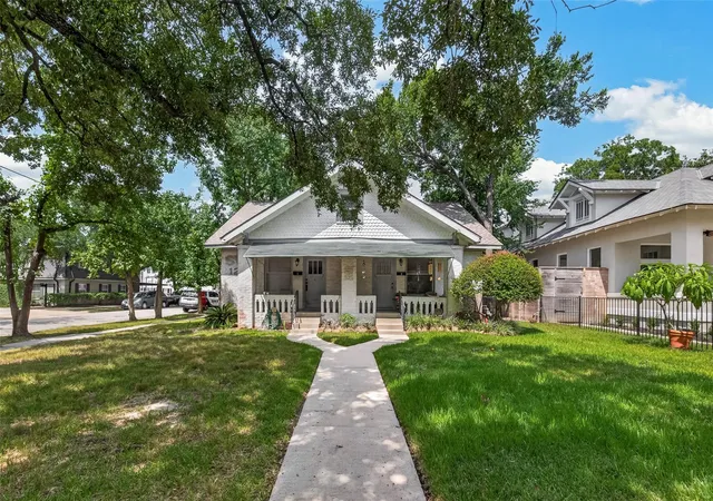 Photo 2 of Single family home for sale at 1201 Heights Blvd #2, Houston, TX 77008 | MLS# 10197753 | Listing updated on 2026-09-24