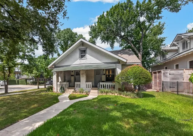 Photo 3 of Single family home for sale at 1201 Heights Blvd #2, Houston, TX 77008 | MLS# 10197753 | Listing updated on 2026-09-24