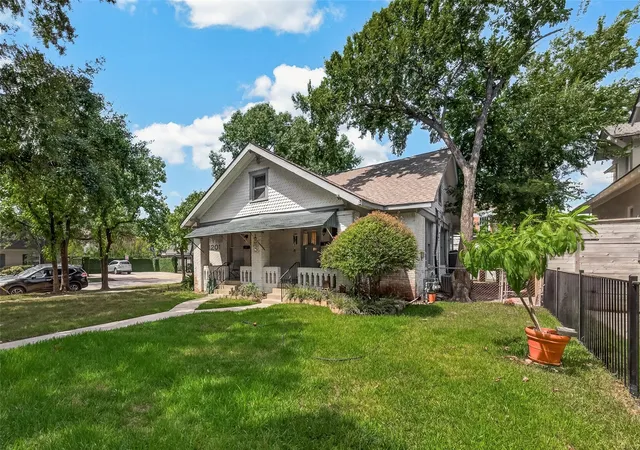 Photo 4 of Single family home for sale at 1201 Heights Blvd #2, Houston, TX 77008 | MLS# 10197753 | Listing updated on 2026-09-24