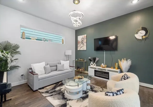 Photo 3 of Single family home for sale at 5815 Fairdale Ln #C, Houston, TX 77057 | MLS# 77497325 | Listing updated on 2026-09-12