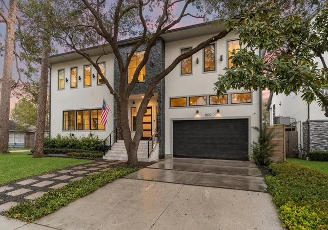 Photo 2 of Single family home for sale at 1010 Waltway Dr, Houston, TX 77008 | MLS# 88722604 | Listing updated on 2026-09-13