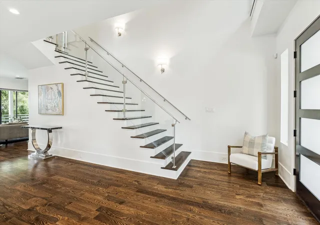 Photo 3 of Single family home for sale at 1010 Waltway Dr, Houston, TX 77008 | MLS# 88722604 | Listing updated on 2026-09-13