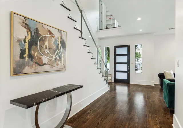 Photo 4 of Single family home for sale at 1010 Waltway Dr, Houston, TX 77008 | MLS# 88722604 | Listing updated on 2026-09-13