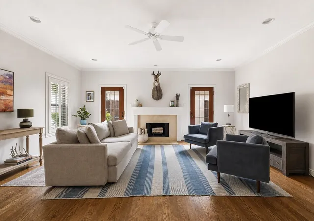 Photo 2 of Townhouse for sale at 1006 Augusta Dr #123, Houston, TX 77057 | MLS# 53107544 | Listing updated on 2026-09-03