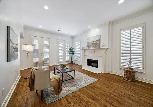 Photo 1 of Townhouse for sale at 1917 Woodbury St, Houston, TX 77030 | MLS# 81875403 | Listing updated on 2026-09-13