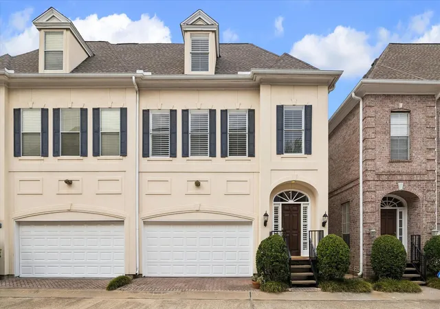 Photo 2 of Townhouse for sale at 1917 Woodbury St, Houston, TX 77030 | MLS# 81875403 | Listing updated on 2026-09-13