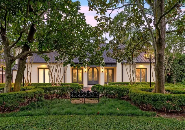 Photo 3 of Mansion for sale at 11518 Shadow Way, Houston, TX 77024 | MLS# 98844793 | Listing updated on 2026-09-13