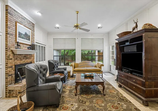 Photo 4 of Single family home for sale at 6015 Spanish Oak Way, Spring, TX 77379 | MLS# 37926739 | Listing updated on 2026-09-22