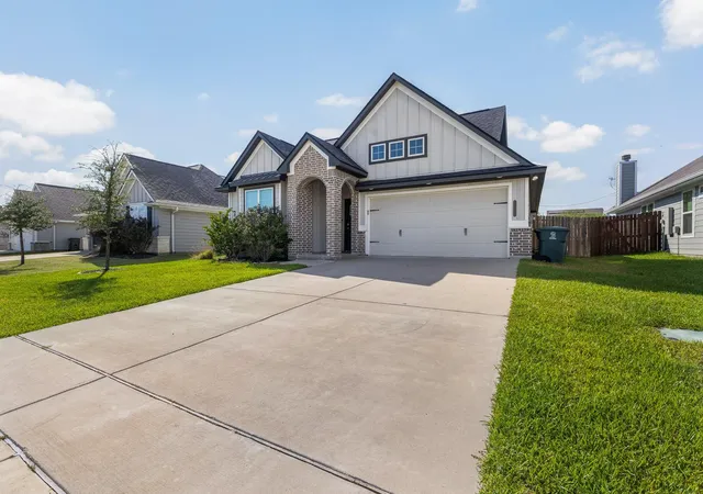 Photo 2 of Single family home for sale at 1905 Cambria Dr, Bryan, TX 77802 | MLS# 91351070 | Listing updated on 2026-09-26
