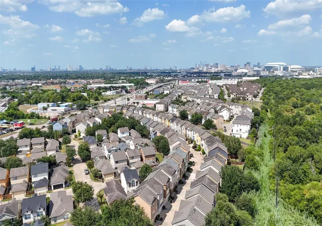Photo 3 of Single family home for sale at 3314 Clearview Cir, Houston, TX 77025 | MLS# 59057413 | Listing updated on 2026-09-06