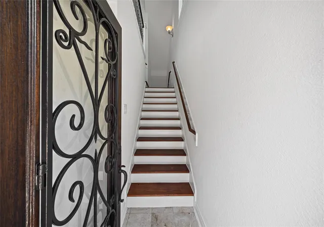 Photo 4 of Single family home for sale at 3314 Clearview Cir, Houston, TX 77025 | MLS# 59057413 | Listing updated on 2026-09-06