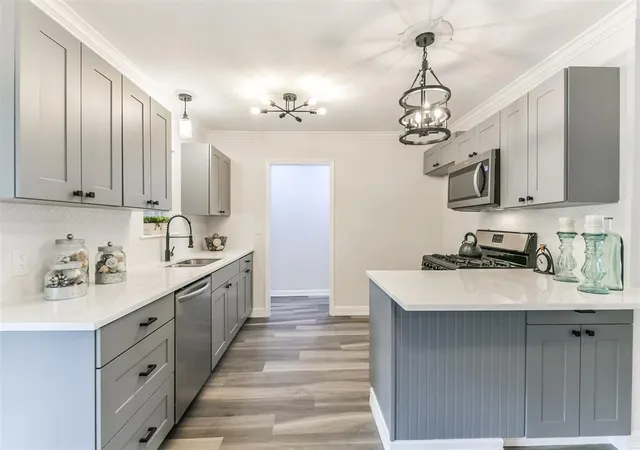 Photo 3 of Single family home for sale at 1309 W Lang St, Alvin, TX 77511 | MLS# 50868662 | Listing updated on 2026-09-23