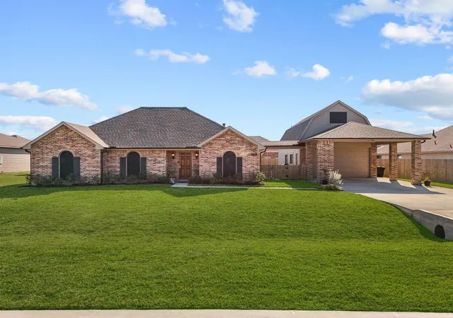 Photo 1 of Single family home for sale at 2111 Gilbert Rd, Dickinson, TX 77539 | MLS# 68822561 | Listing updated on 2026-09-16