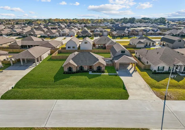 Photo 2 of Single family home for sale at 2111 Gilbert Rd, Dickinson, TX 77539 | MLS# 68822561 | Listing updated on 2026-09-16