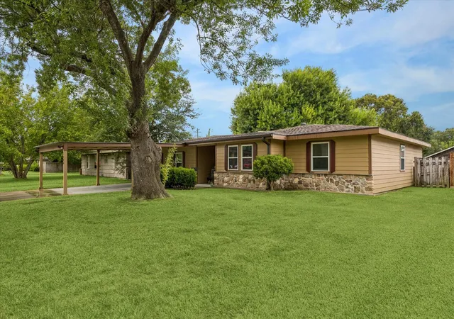 Photo 1 of Single family home for sale at 1426 15th Avenue N, Texas City, TX 77590 | MLS# 58180732 | Listing updated on 2026-10-07