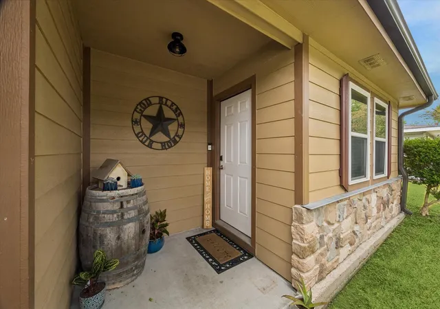 Photo 3 of Single family home for sale at 1426 15th Avenue N, Texas City, TX 77590 | MLS# 58180732 | Listing updated on 2026-10-07