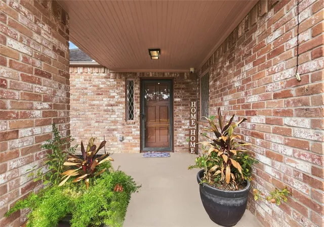 Photo 1 of Single family home for sale at 2907 Fairway Dr, Sugar Land, TX 77478 | MLS# 86254835 | Listing updated on 2026-09-24
