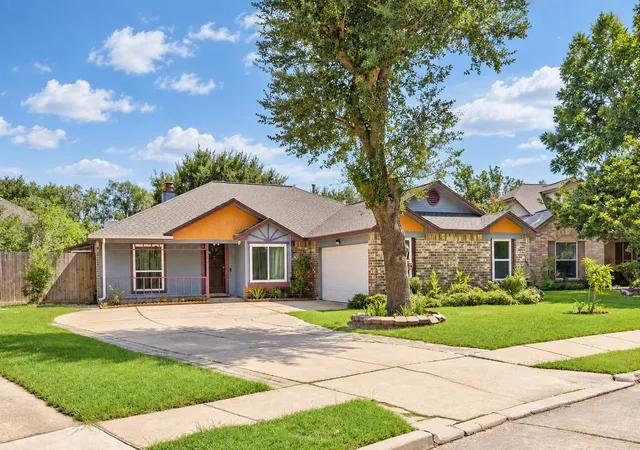 Photo 3 of Single family home for sale at 3822 Carya Cir, Sugar Land, TX 77479 | MLS# 48451421 | Listing updated on 2026-09-20