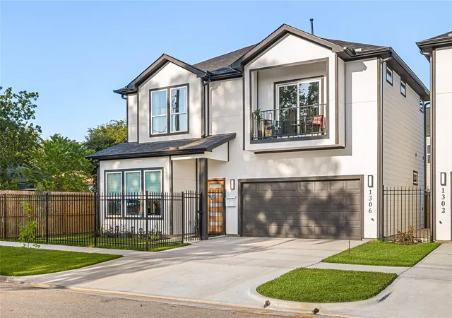 Photo 2 of Single family home for sale at 1306 Grove St, Houston, TX 77020 | MLS# 86667600 | Listing updated on 2026-09-22