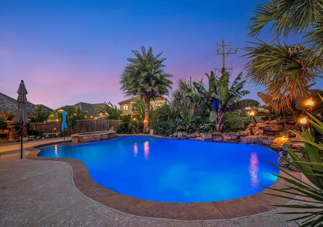Photo 1 of Single family home for sale at 322 Marina Oaks Ct, Kemah, TX 77565 | MLS# 66303942 | Listing updated on 2026-10-07