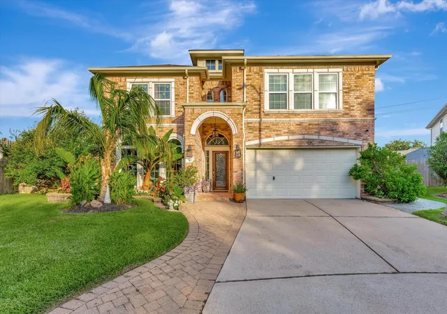 Photo 4 of Single family home for sale at 322 Marina Oaks Ct, Kemah, TX 77565 | MLS# 66303942 | Listing updated on 2026-10-07