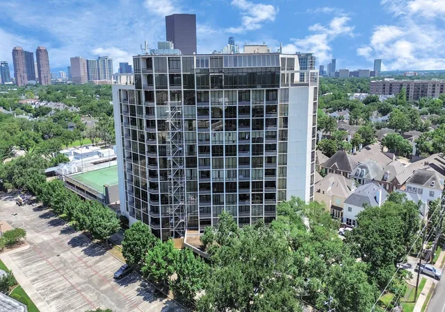 Listing Photo 1 - Condo for sale in building located at 1111 Bering Dr, Houston, TX 77057 - Unit #202