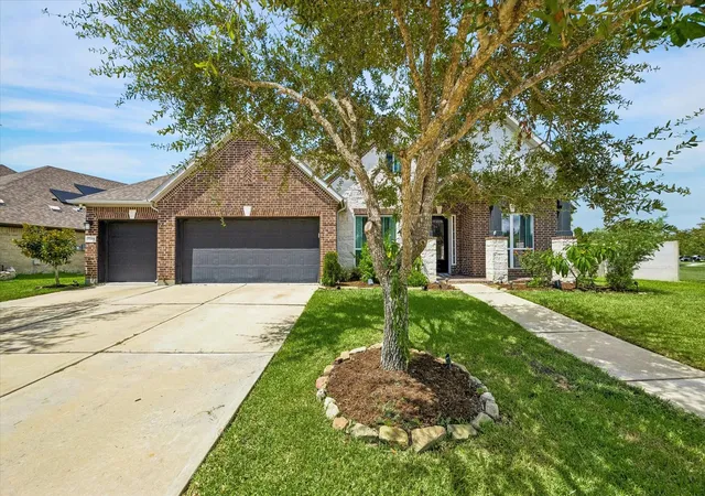 Photo 1 of Single family home for sale at 7203 Lake View Ter Dr, Pearland, TX 77584 | MLS# 29131411 | Listing updated on 2026-09-17