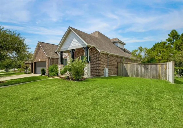 Photo 3 of Single family home for sale at 7203 Lake View Ter Dr, Pearland, TX 77584 | MLS# 29131411 | Listing updated on 2026-09-17