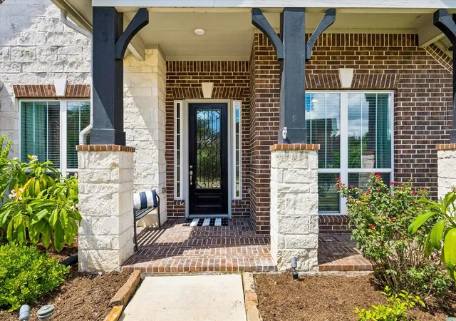 Photo 3 of Single family home for sale at 7203 Lake View Ter Dr, Pearland, TX 77584 | MLS# 29131411 | Listing updated on 2026-09-17