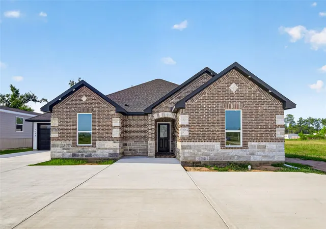 Photo 2 of Single family home for sale at 1022 Exotic Pine Dr, Huffman, TX 77336 | MLS# 46289150 | Listing updated on 2026-09-19